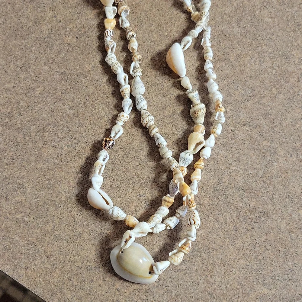 2 necklaces - Picture 2 of 3